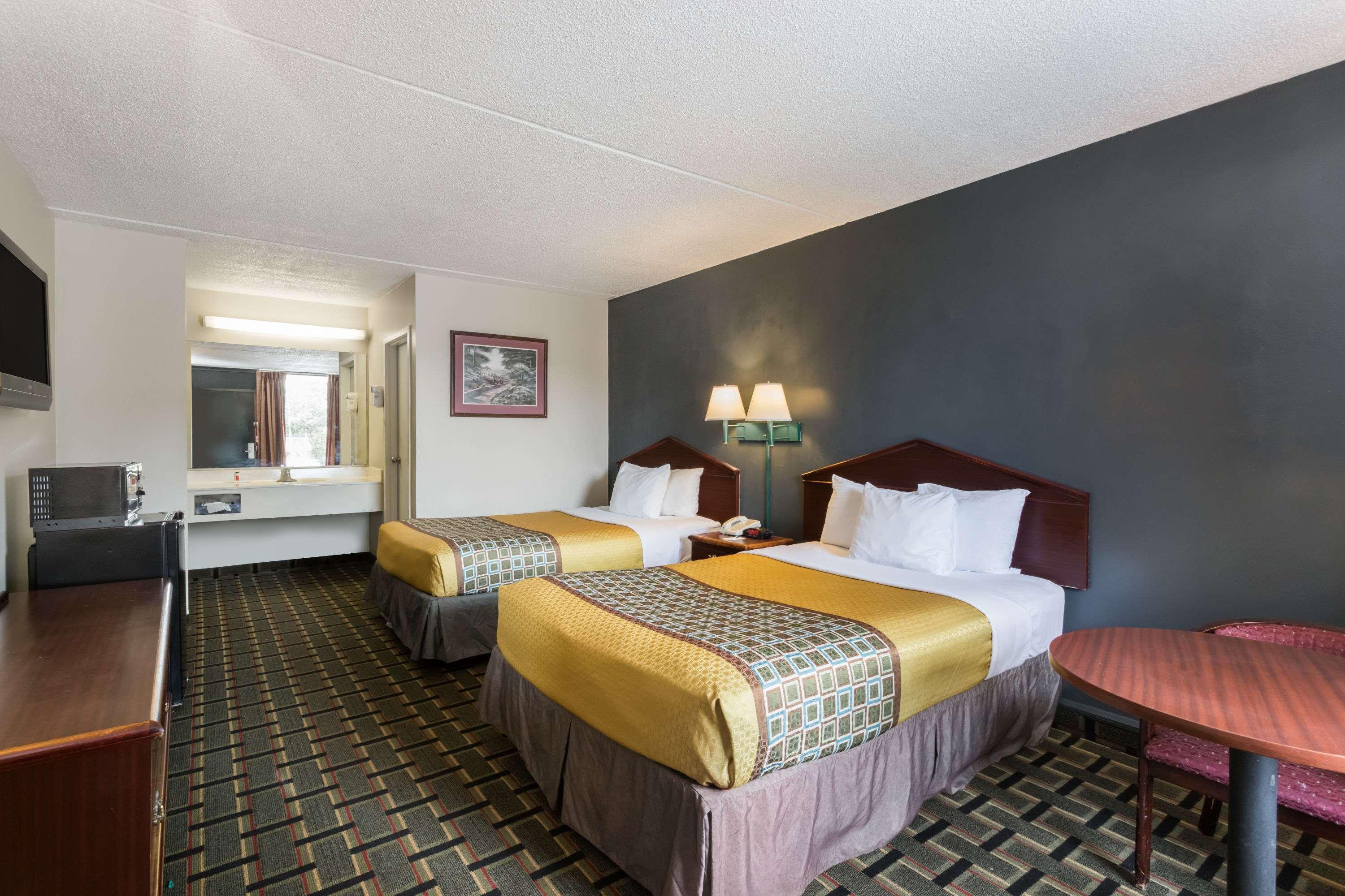 Travelodge By Wyndham Savannah Area/Richmond Hill Εξωτερικό φωτογραφία
