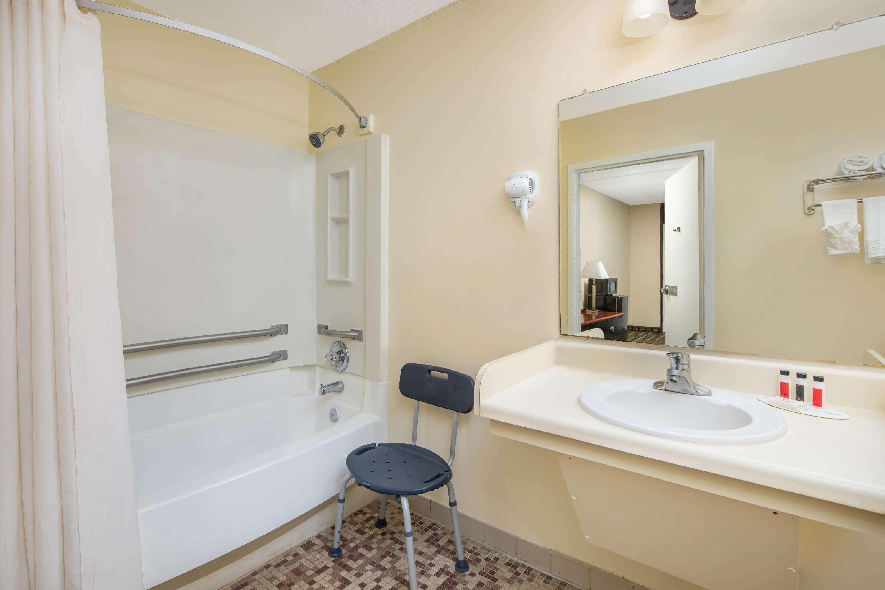 Travelodge By Wyndham Savannah Area/Richmond Hill Εξωτερικό φωτογραφία