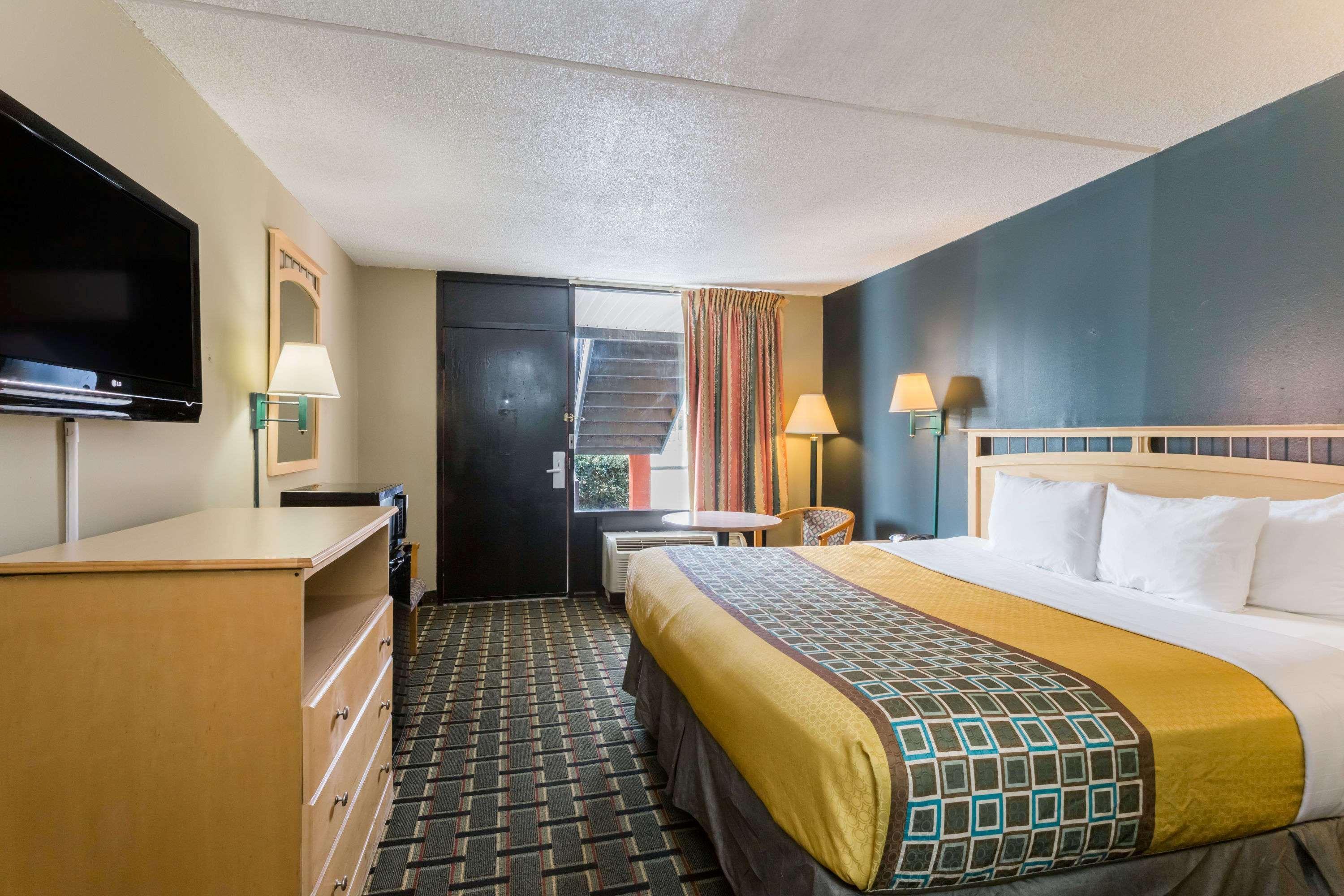 Travelodge By Wyndham Savannah Area/Richmond Hill Εξωτερικό φωτογραφία