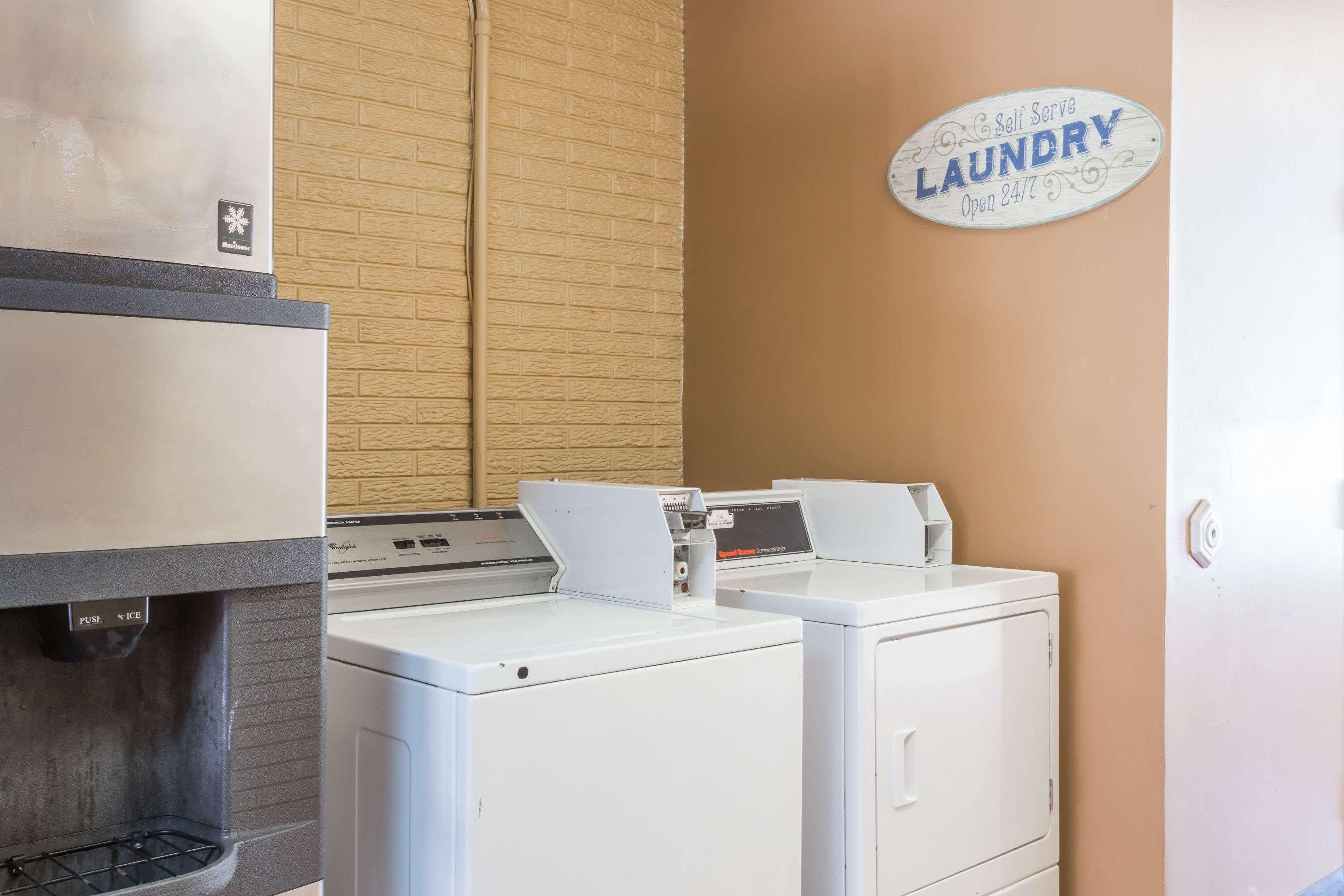 Travelodge By Wyndham Savannah Area/Richmond Hill Εξωτερικό φωτογραφία