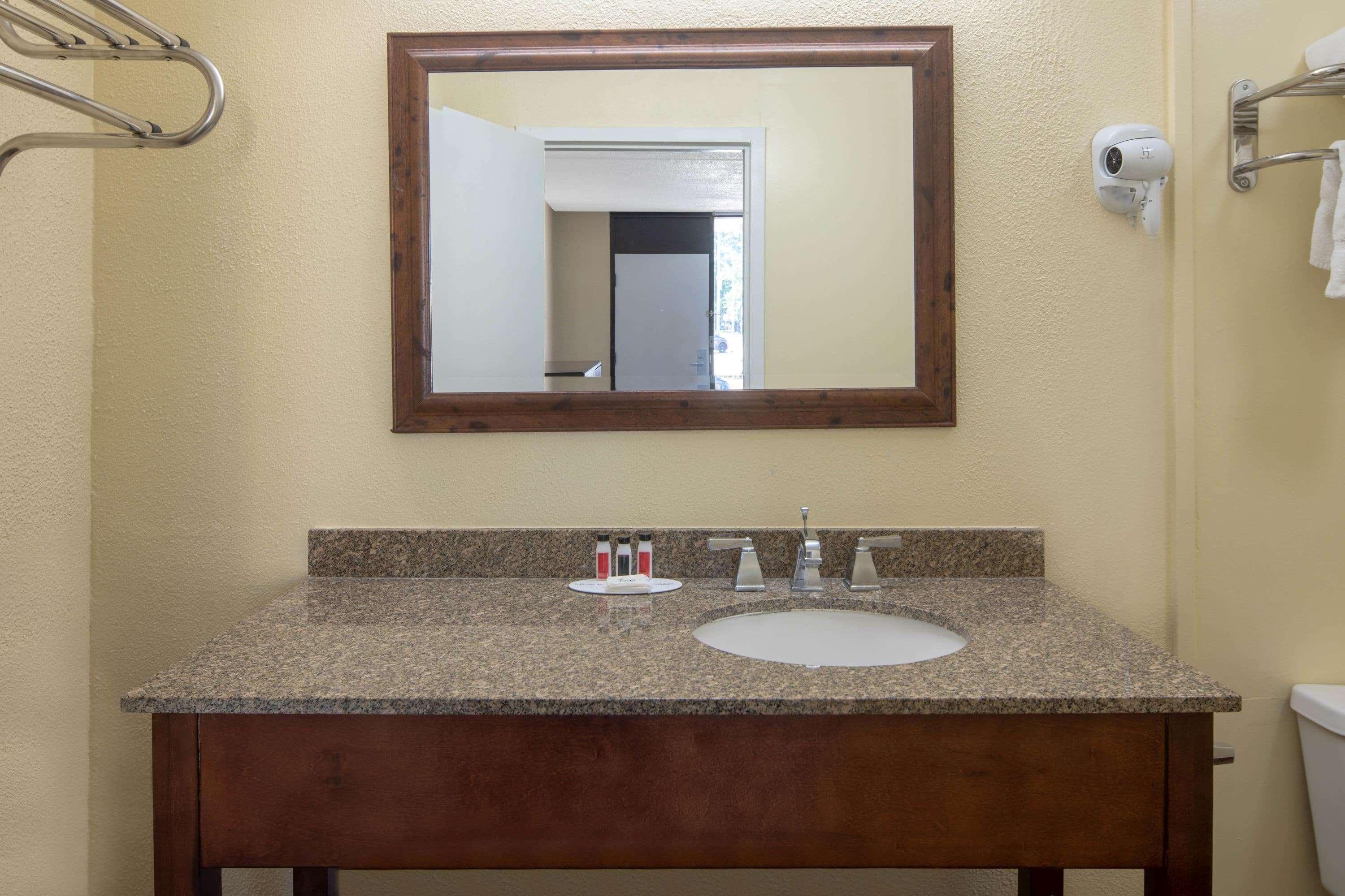 Travelodge By Wyndham Savannah Area/Richmond Hill Εξωτερικό φωτογραφία