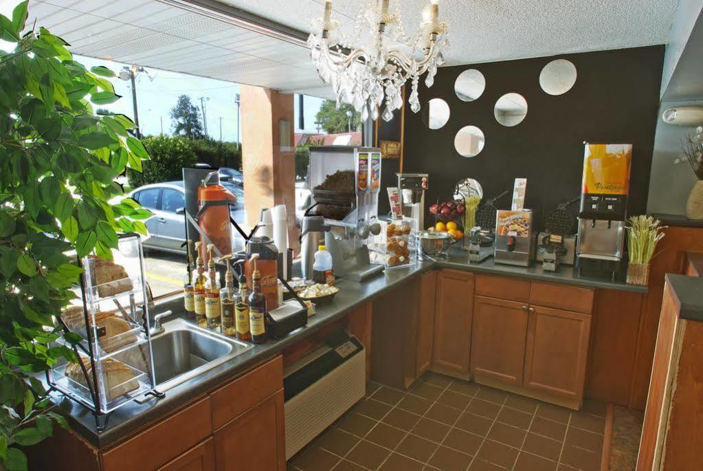 Travelodge By Wyndham Savannah Area/Richmond Hill Εξωτερικό φωτογραφία