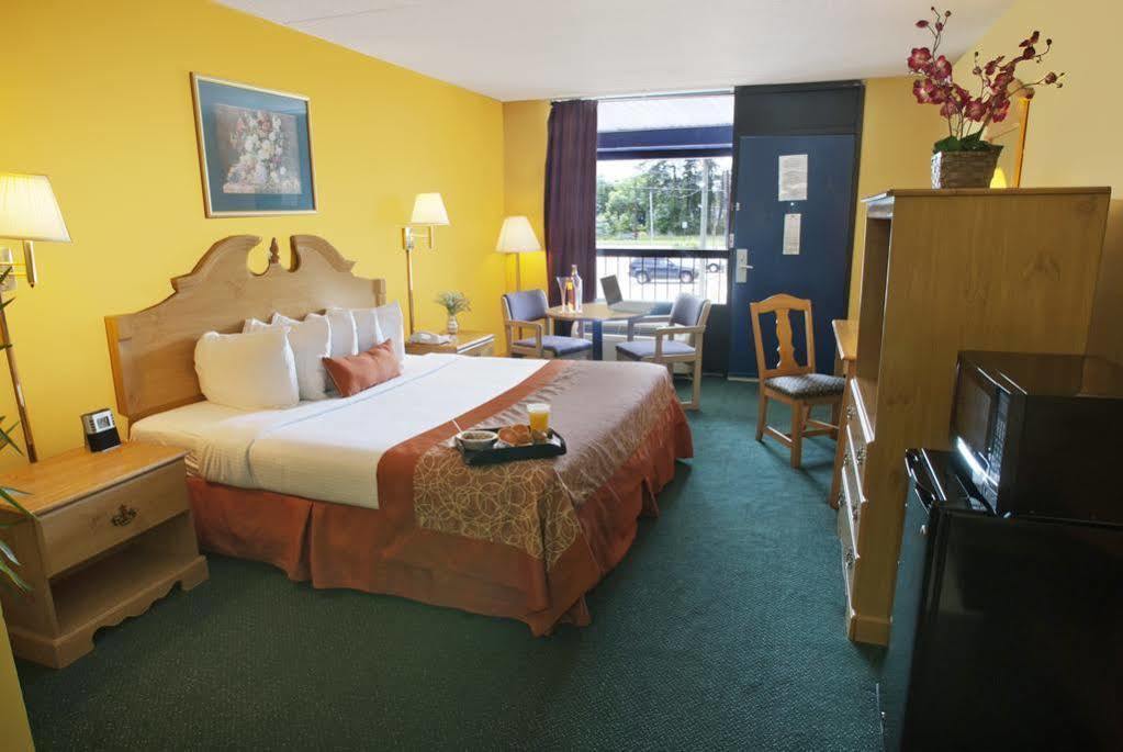 Travelodge By Wyndham Savannah Area/Richmond Hill Εξωτερικό φωτογραφία