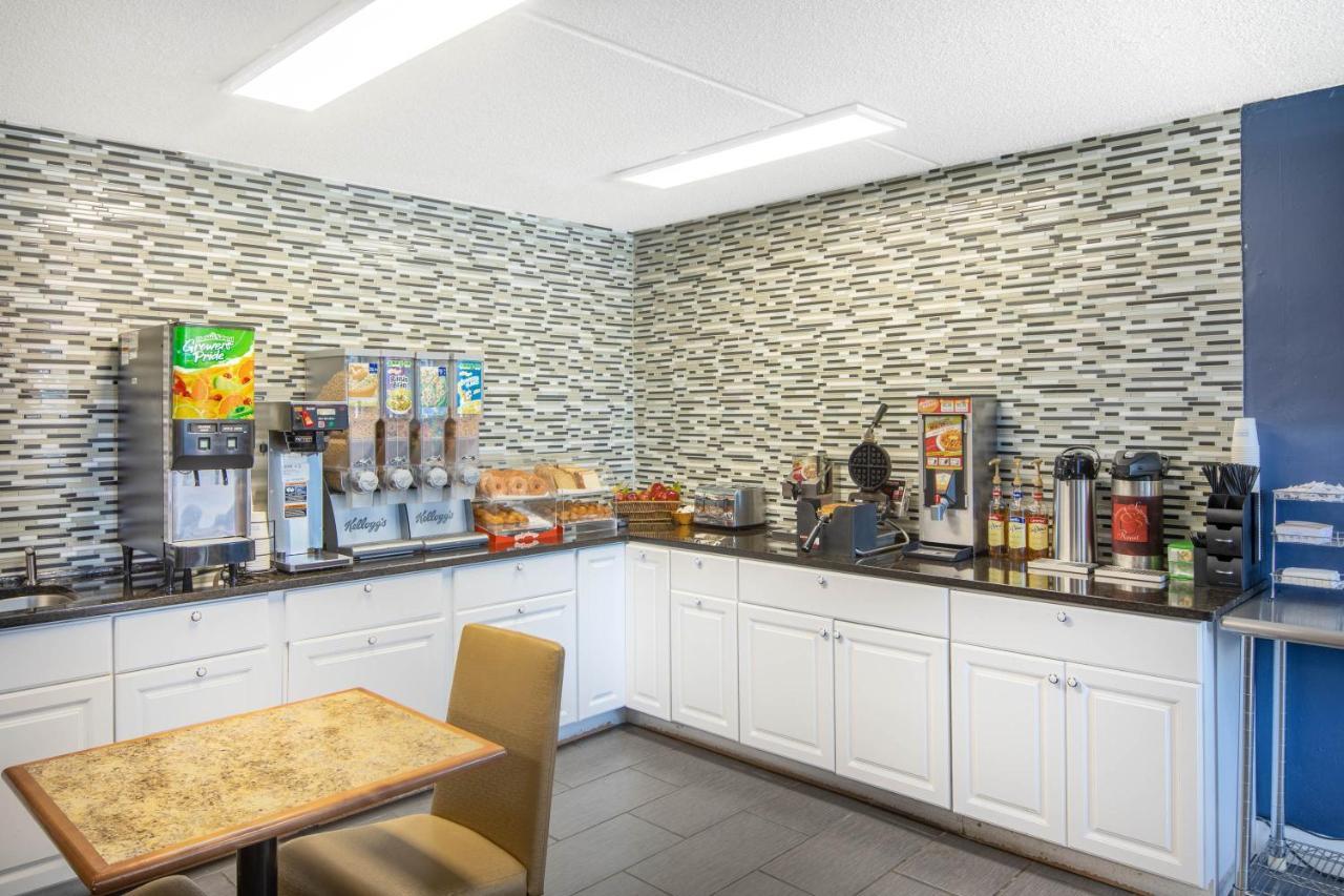 Travelodge By Wyndham Savannah Area/Richmond Hill Εξωτερικό φωτογραφία